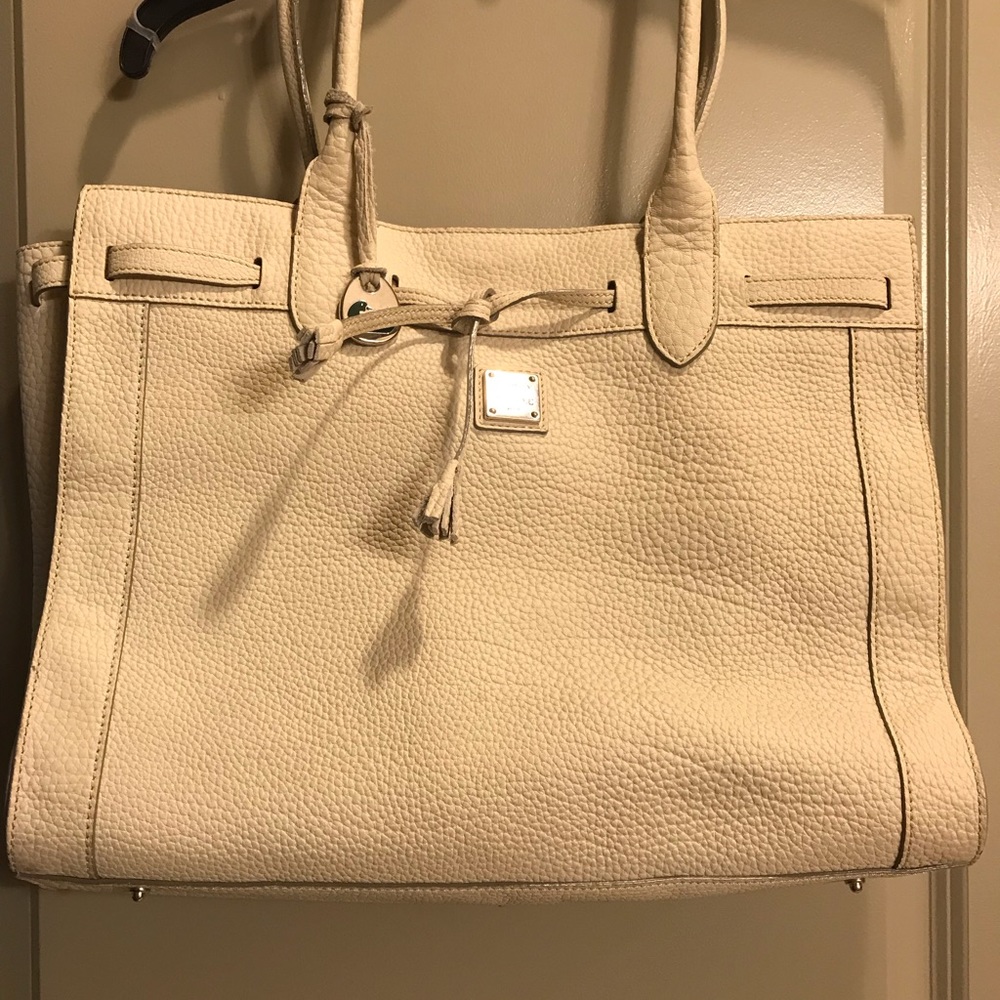 💯 Authentic Dooney & Burke East/West Tote